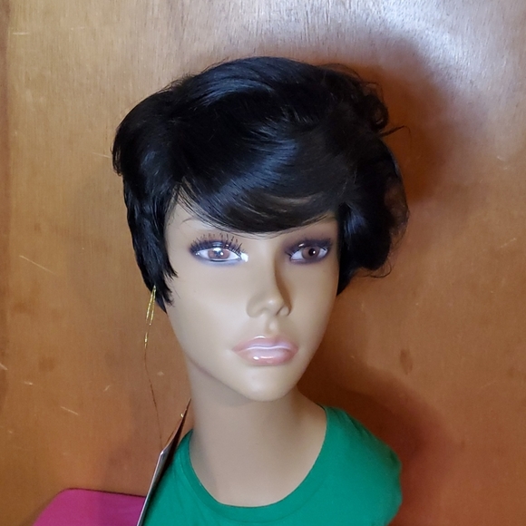 Short Black Wig - Picture 6 of 7
